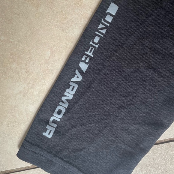 Under Armour Men’s Dark Grey Heatgear Hoodie Button Longsleeve Shirt - Picture 5 of 6